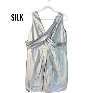 Monique Lhuillier SILK Silver Bridesmaid Dress Cocktail Evening Mini Pleated 16